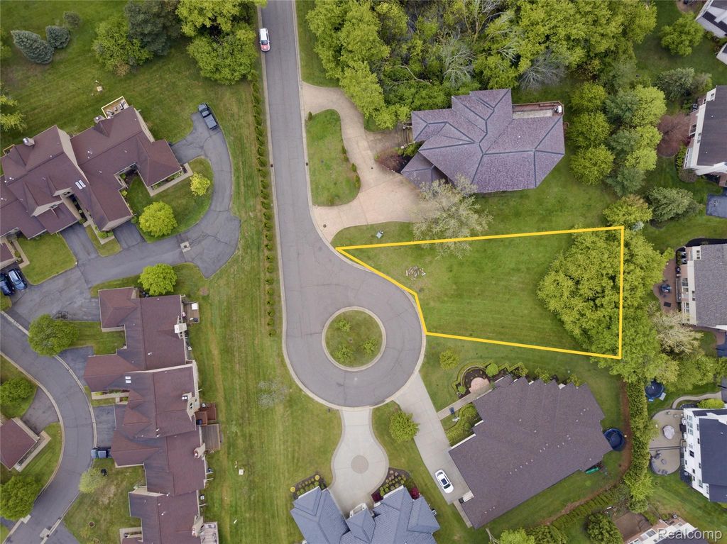 5057 Karachi Street, West Bloomfield charter township