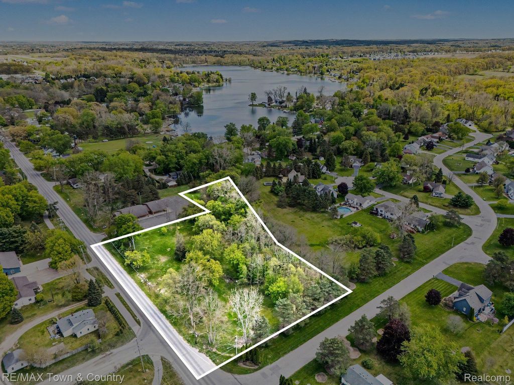 Silver Lake Road Road, Fenton charter township