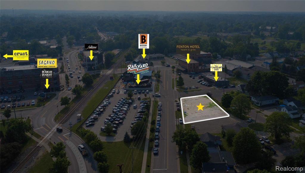 218 N Walnut Street, Fenton city