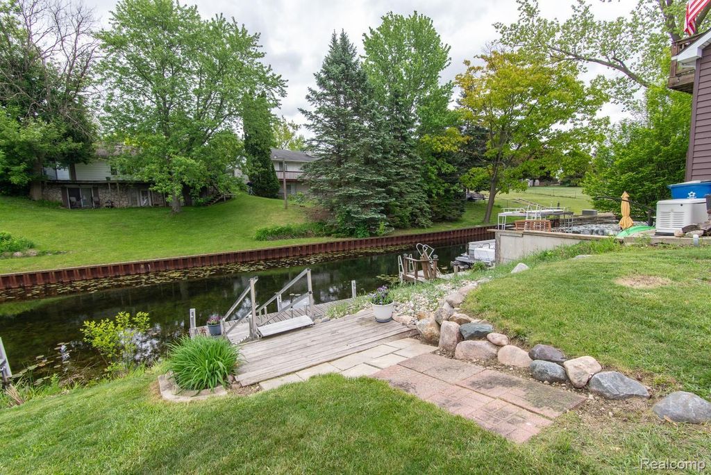 000 Wendell Drive, Fenton charter township