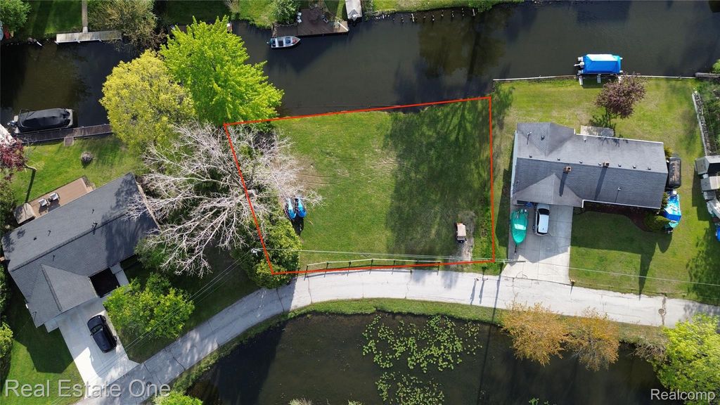 000 Clinton Dr Drive, West Bloomfield charter township