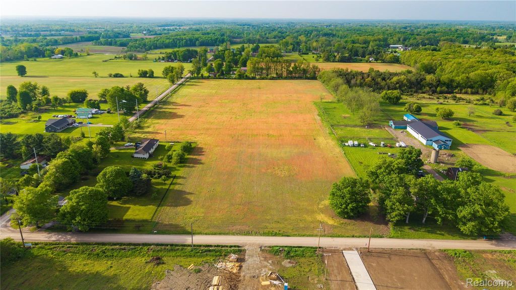 27705 Hagen Road, Chesterfield township