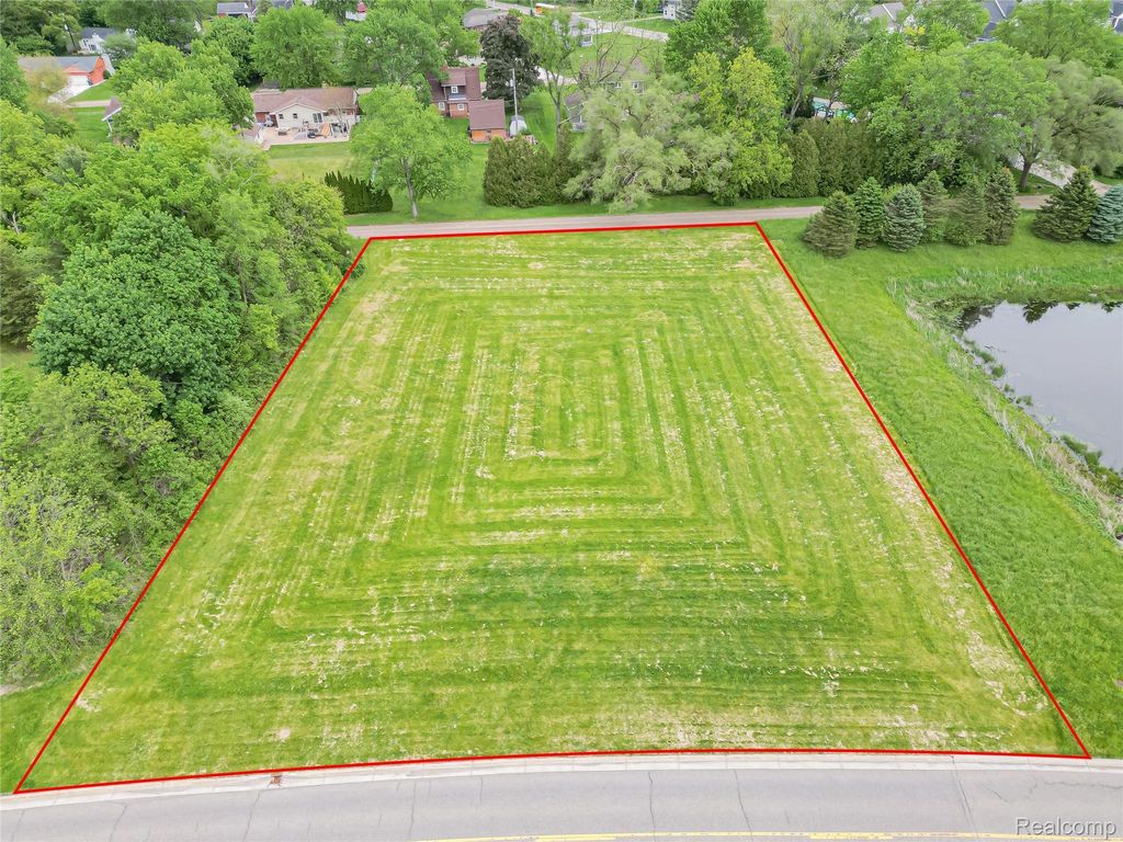 57735 New Hudson Drive, Lyon charter township