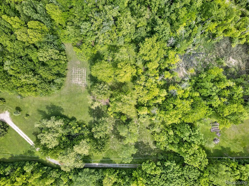 Lot 9 Mile Road, Novi city