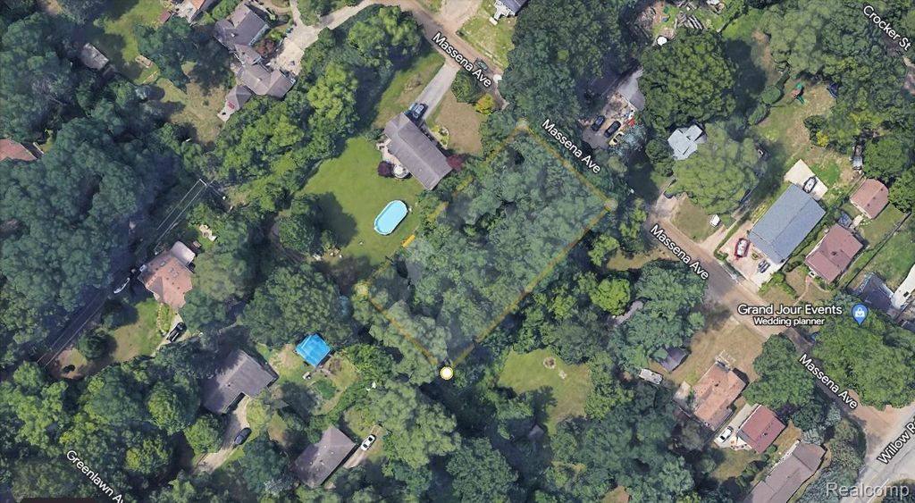 Massena Avenue, Commerce charter township
