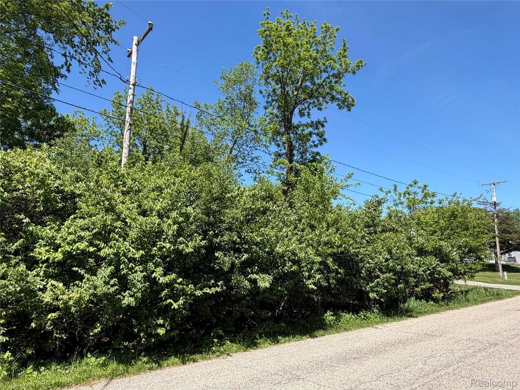 V/l Claremont Circle, Columbia township