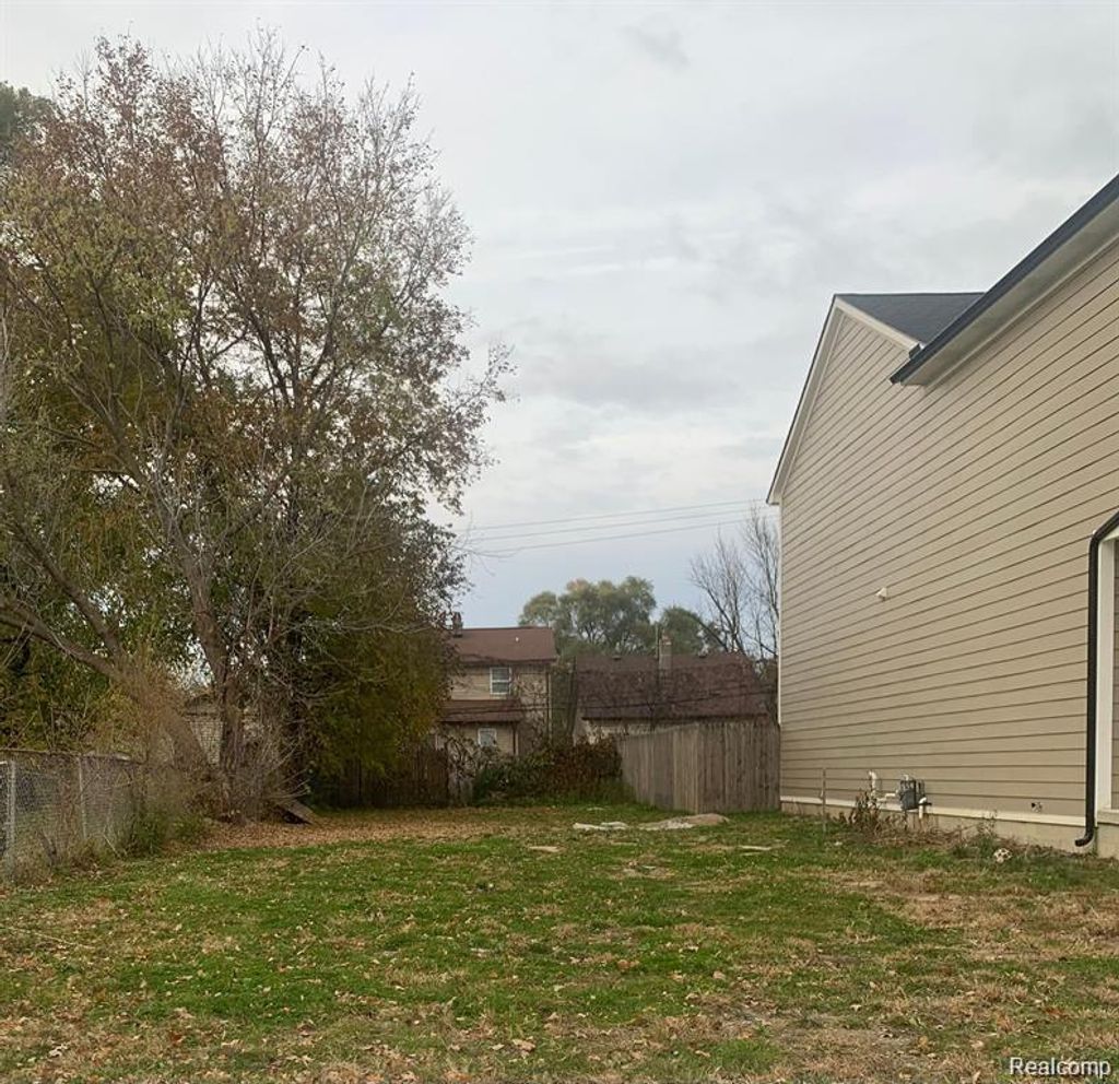 116 W George Avenue, Hazel Park city