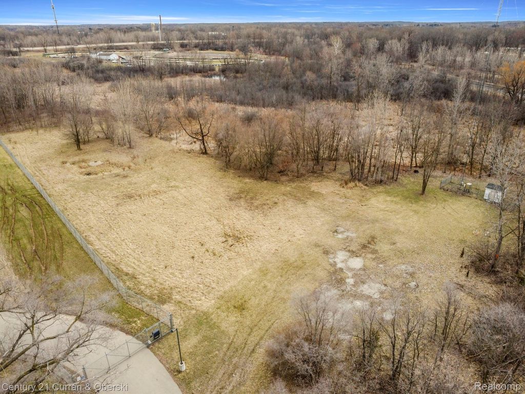 1139 S Dettman Road, Leoni township
