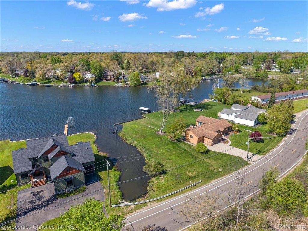 188 Wolverine Drive, Wolverine Lake village