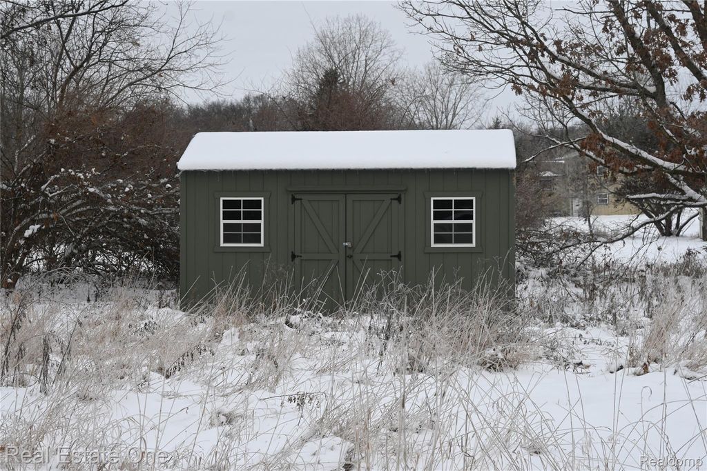 0000 Roberts Drive, Henrietta township