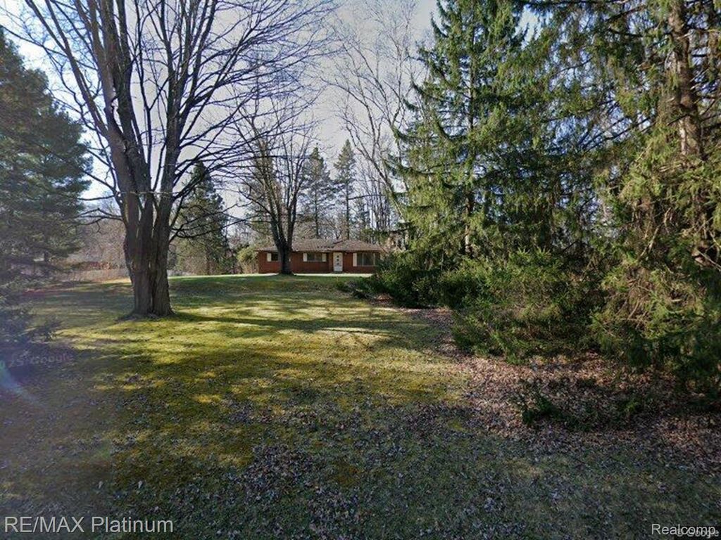 9466 Hyne Road, Brighton township