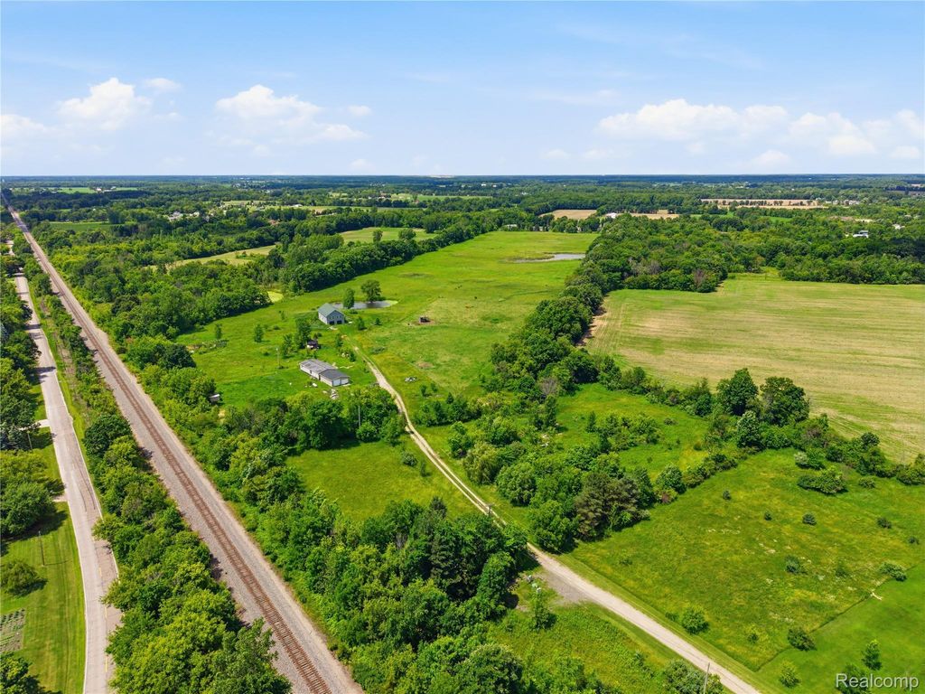12229 Baldwin Road, Gaines township
