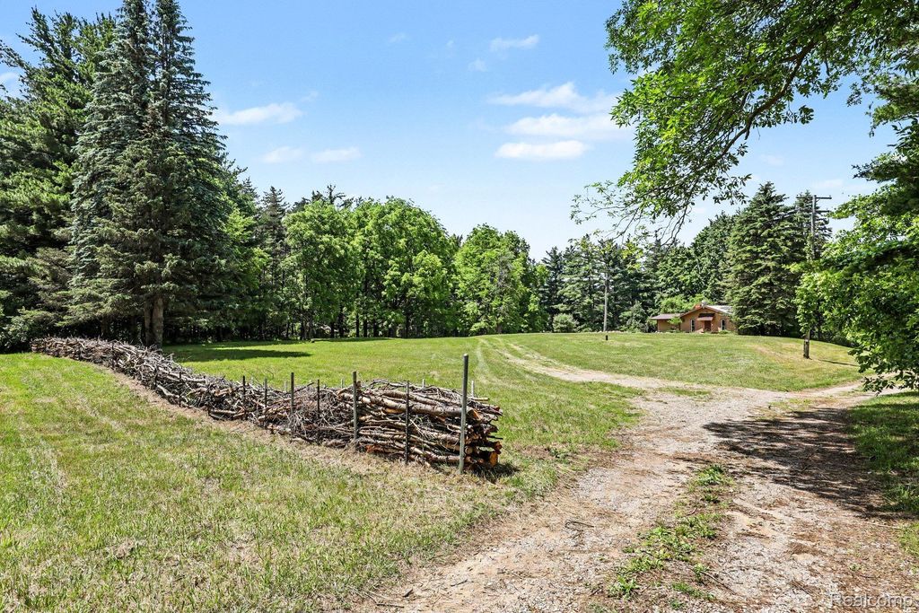 4202 Kingston Road, Koylton township
