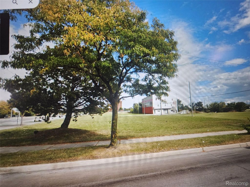 11400 E Jefferson Avenue, Detroit city