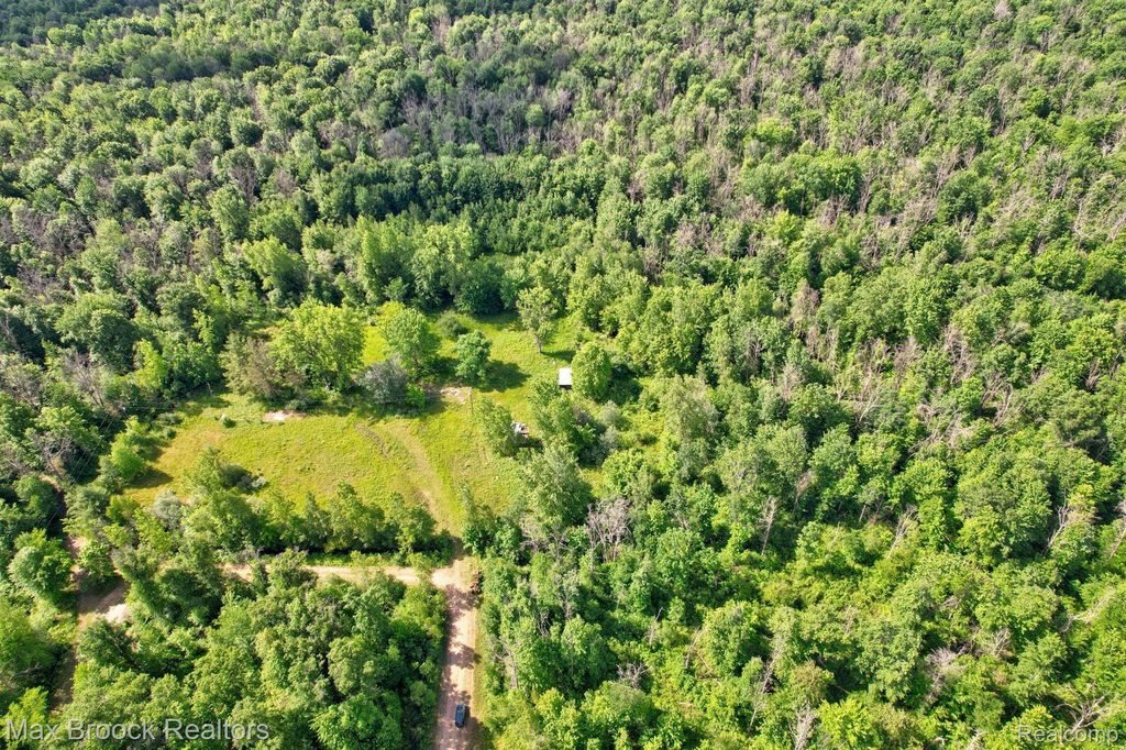 622 Moonlight Drive, Lee township