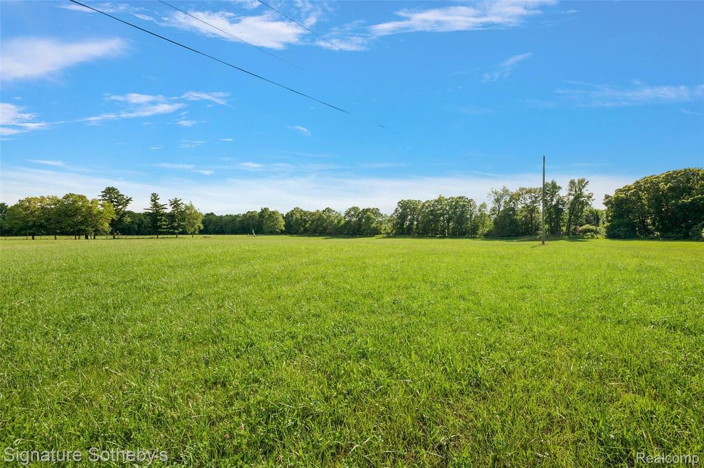 3915 Mcginnis Road, Groveland township