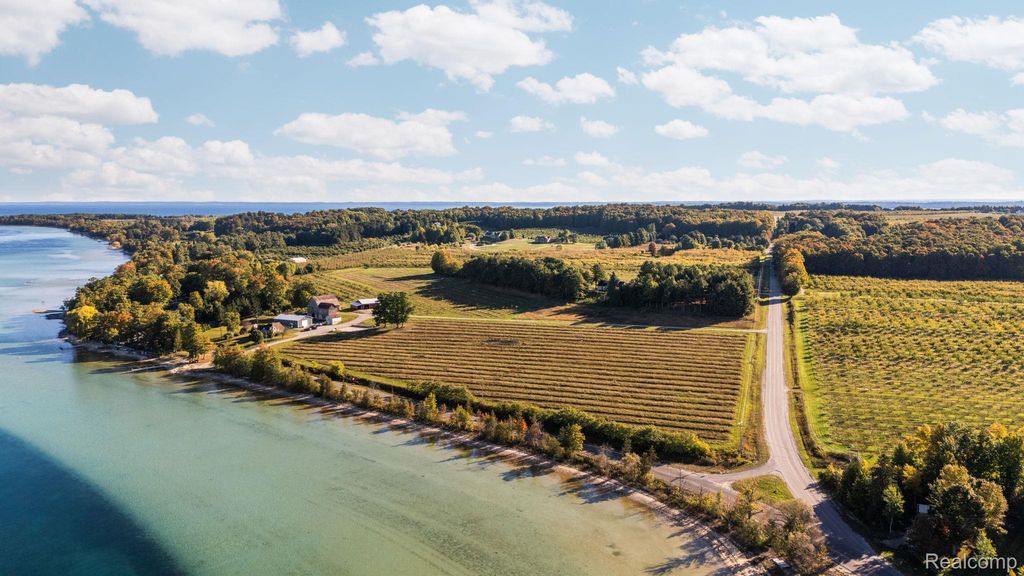 Parcel 1 Cherry Beach Court, Suttons Bay township