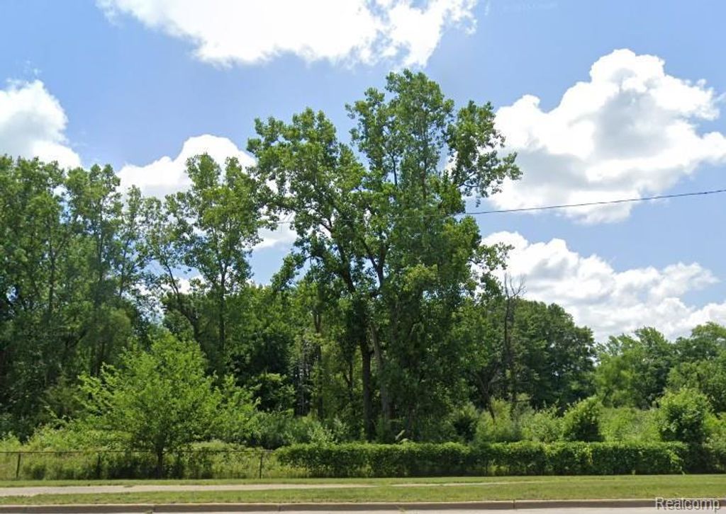 00 Highland Road, Waterford charter township
