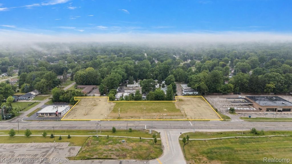 4403 Davison Road, Burton city