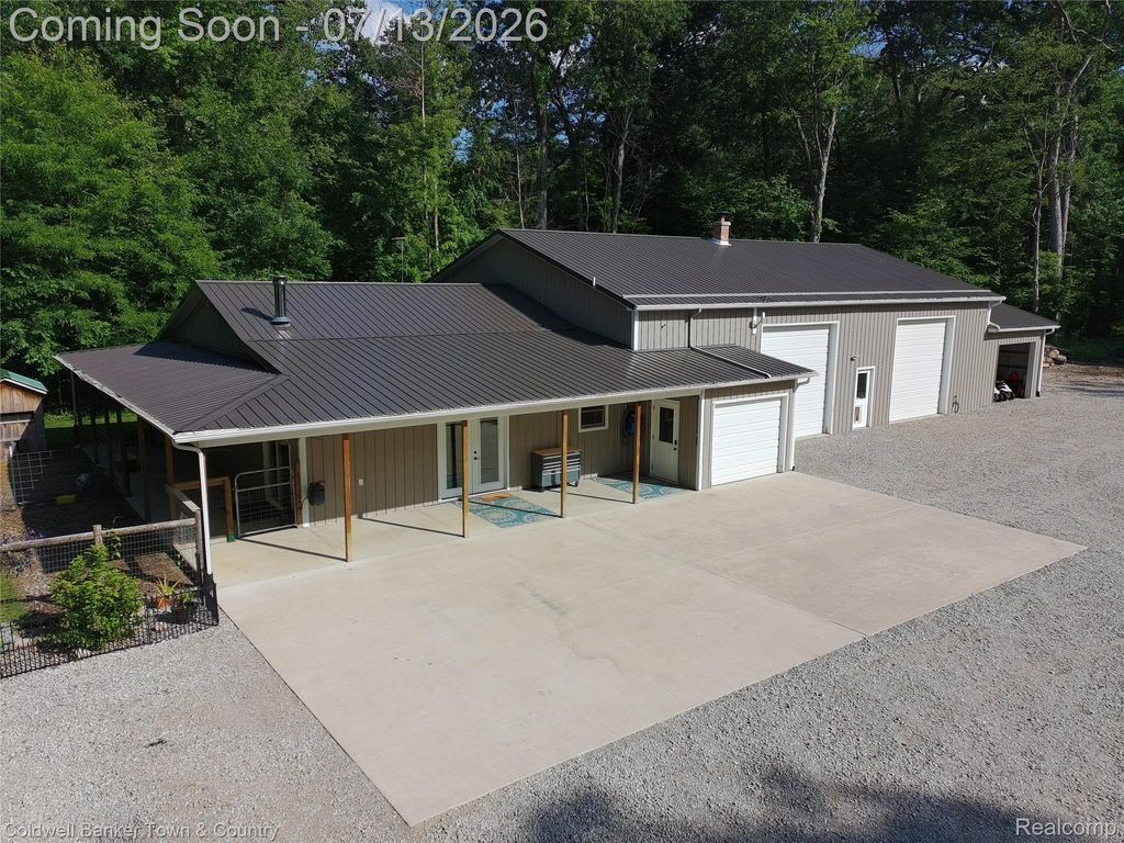6150 Fleming Road, Cohoctah township