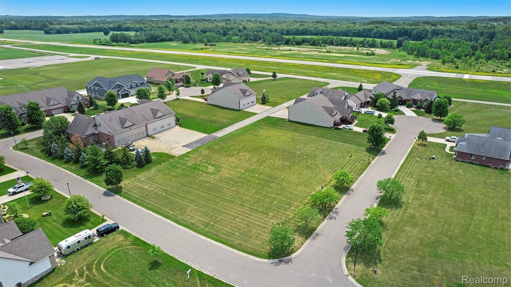 15051 Poberezny Court, Fenton charter township