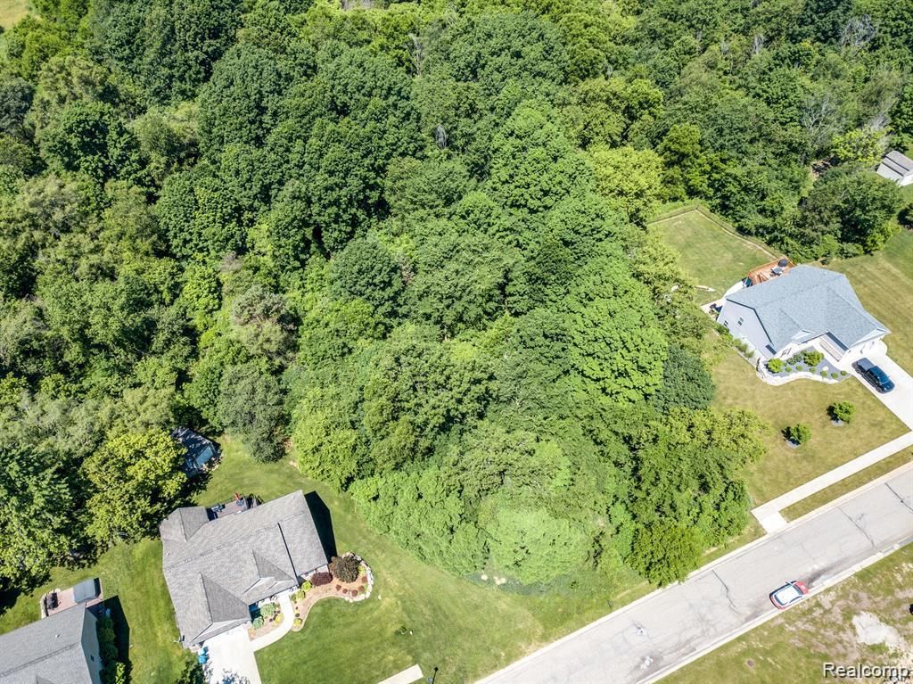 7480 Fairview Drive, Atlas township