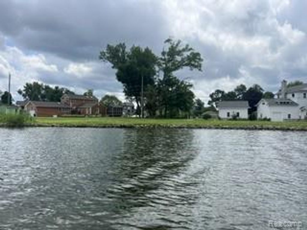 9510 Buckingham, White Lake charter township