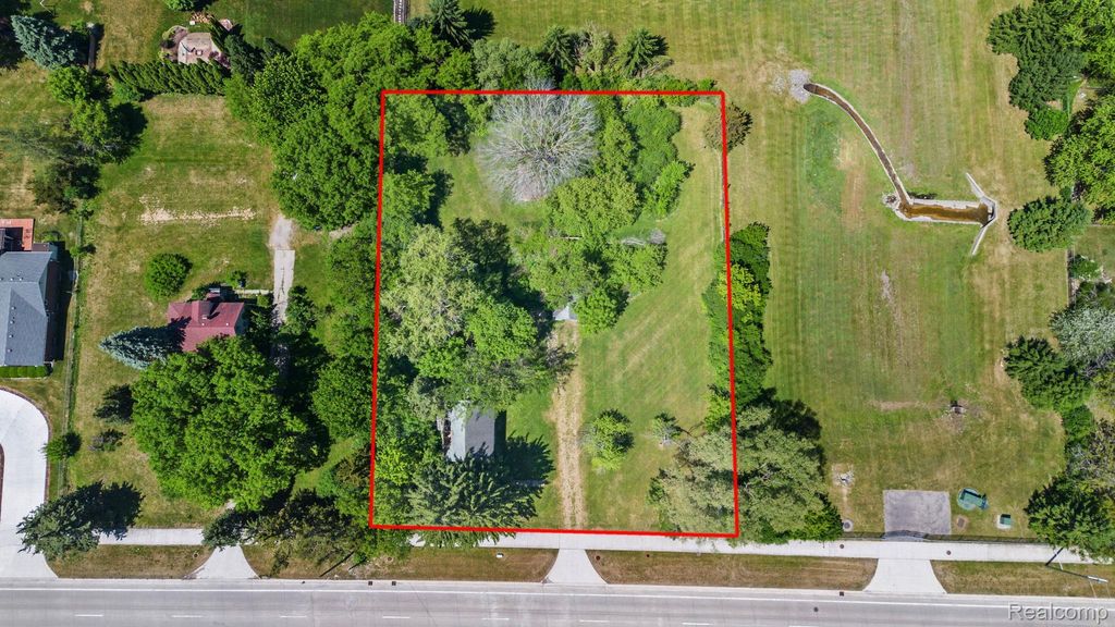 42021 Dequindre Road, Troy city