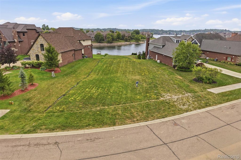 10407 Stoney Point Drive, Green Oak township