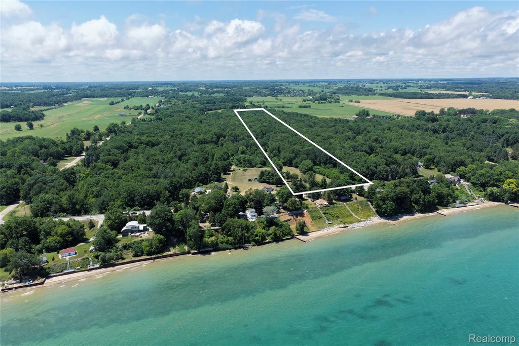 000 Lakeshore Road, Sanilac township