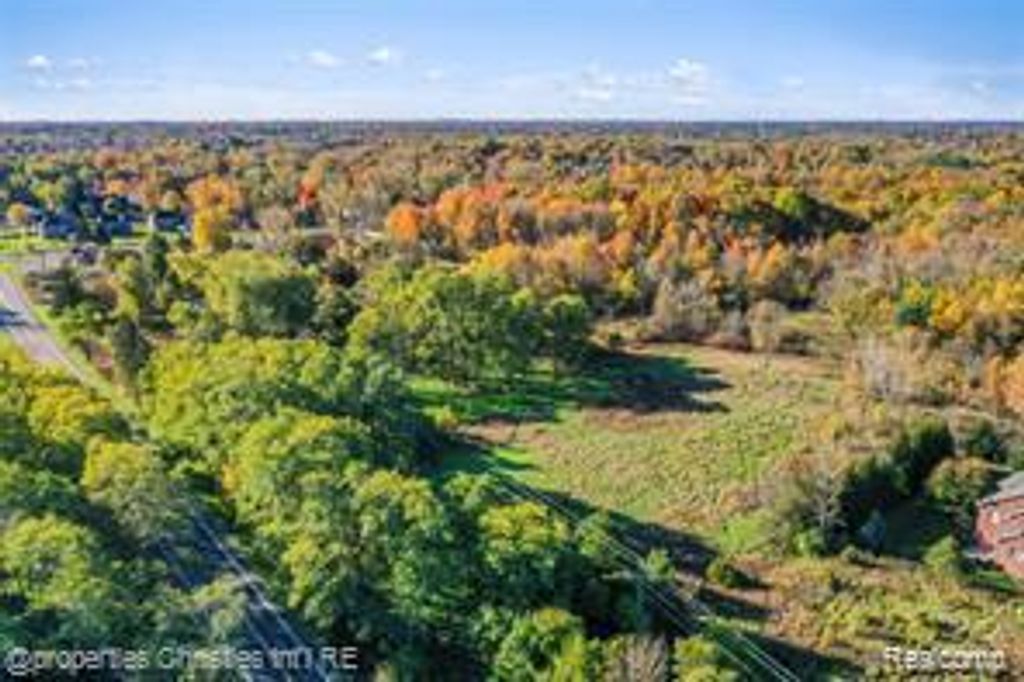 1860 Hiller Road, West Bloomfield charter township