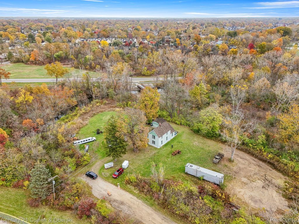 8004 N Farmington Road, Westland city