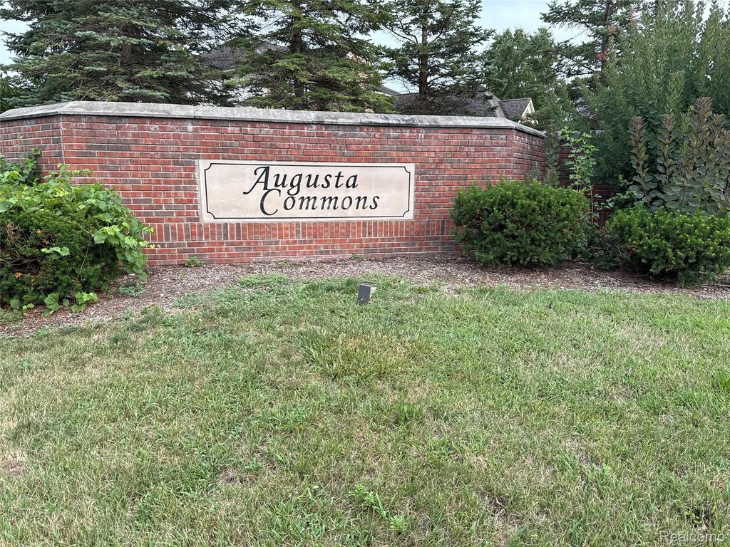 10201 Sherman Circle, Augusta charter township