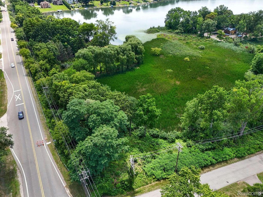 3039 Mccormick Drive, Waterford charter township