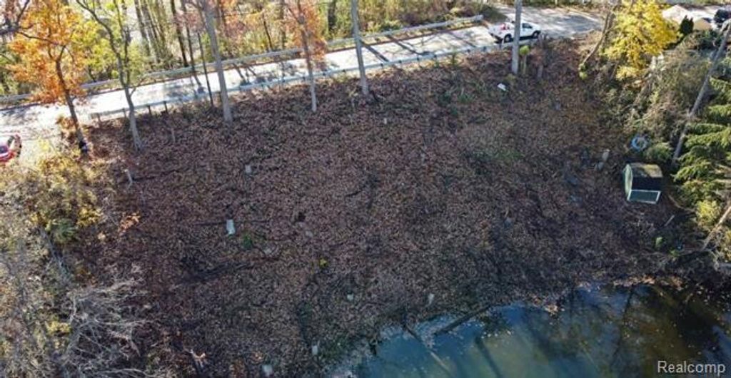 Lot 121 Central Drive, Lake Orion village