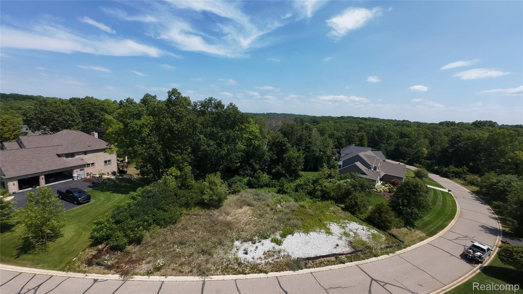 5927 Nottingham Point, Hamburg township
