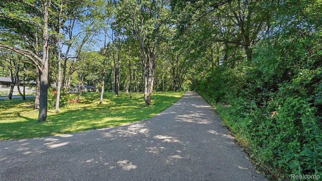 E Coon Lake Trail, Genoa township