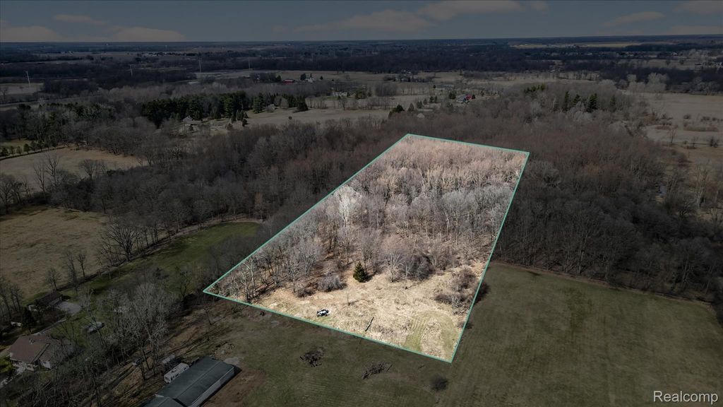 5516 W Lowe Road, Howell township