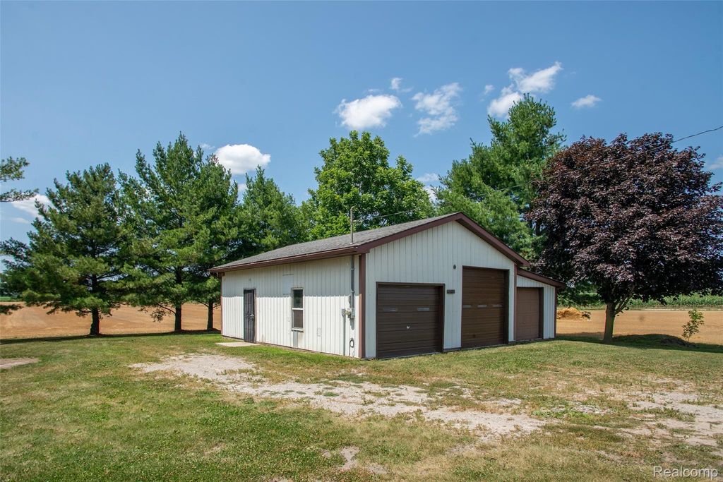 1475 Reed Road, Clayton township