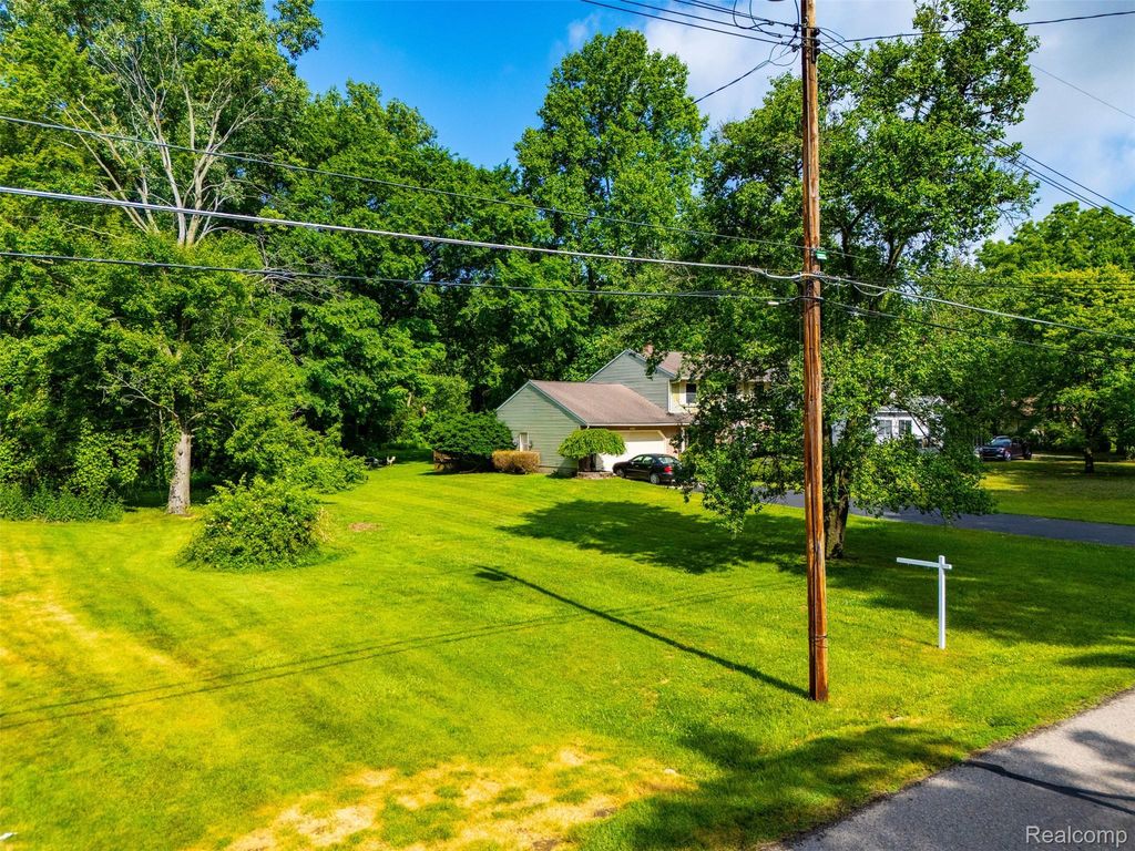 20099 Purlingbrook St, Livonia city