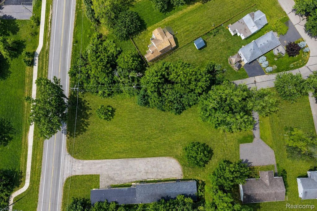 42920 W 14 Mile Road, Walled Lake city