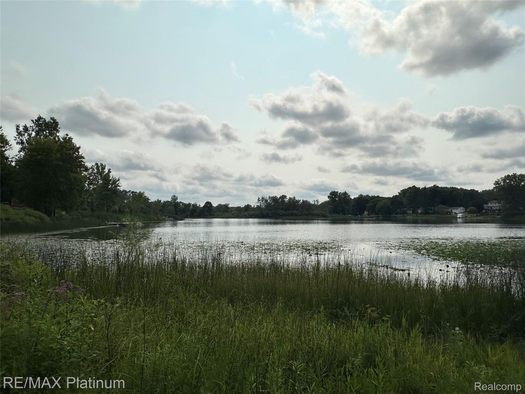 W Peterson Drive, Hartland township