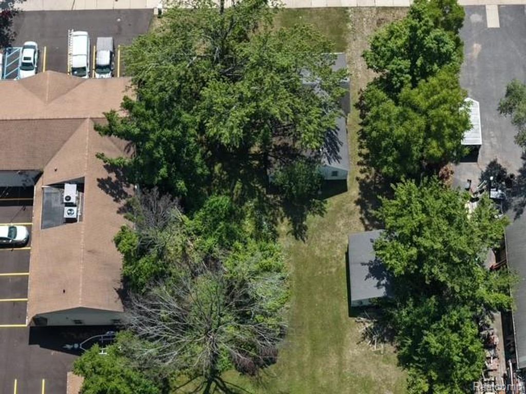 8120 Macomb Street, Grosse Ile township