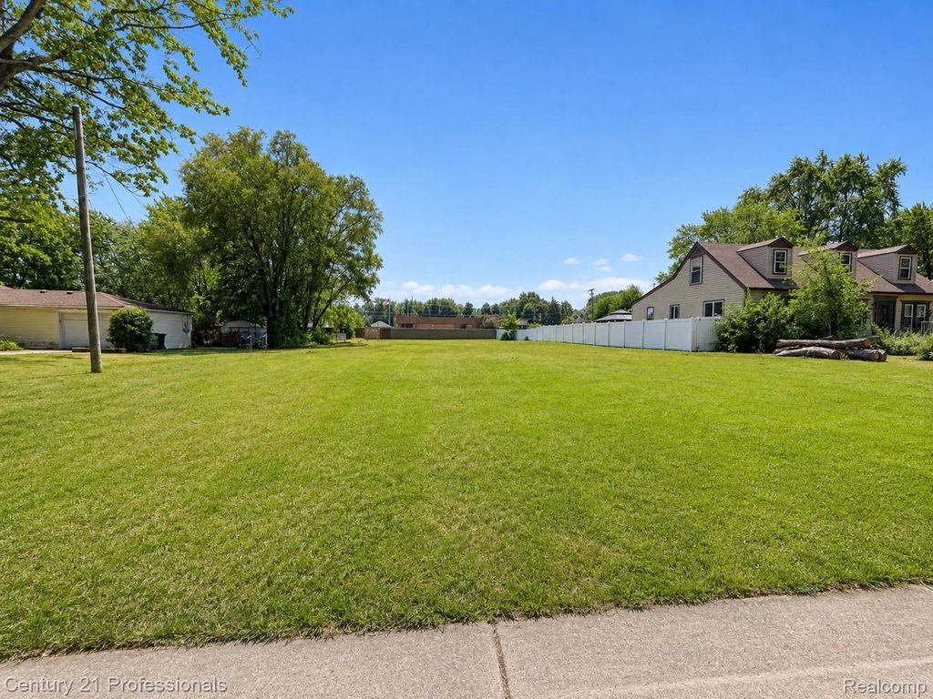 5610 Noll Street, Sterling Heights city