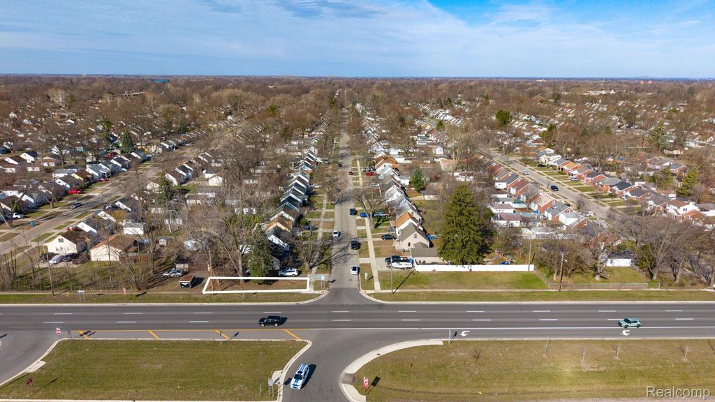 00 Telegraph, Dearborn Heights city