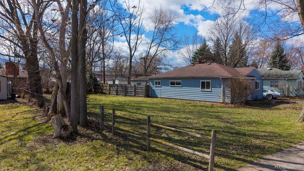 21913 Powers Avenue, Dearborn Heights city
