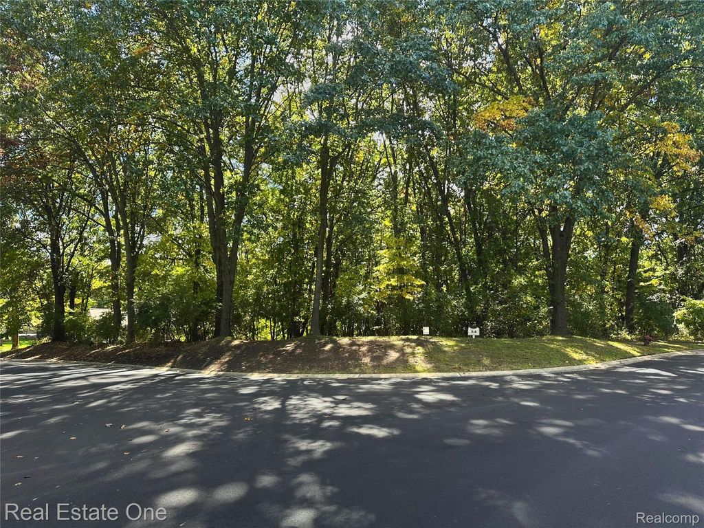 2423 Canterwood, Highland
