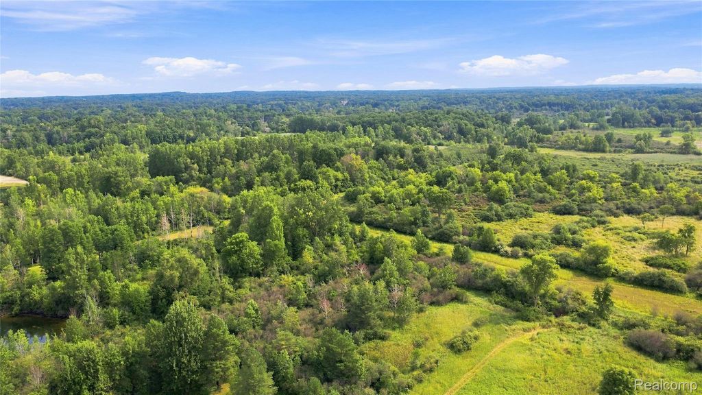 1705 S Sashabaw Road, Brandon charter township