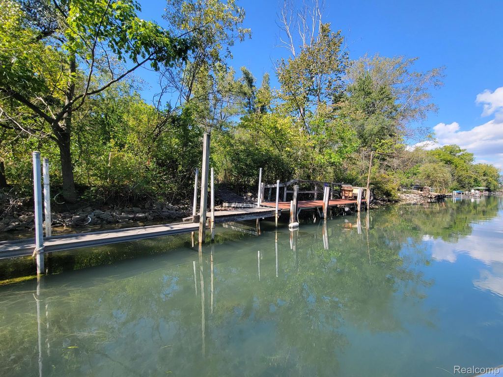 00 S Waterview, Grosse Ile