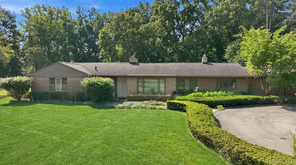6975 Wing Lake Road, Bloomfield Hills city